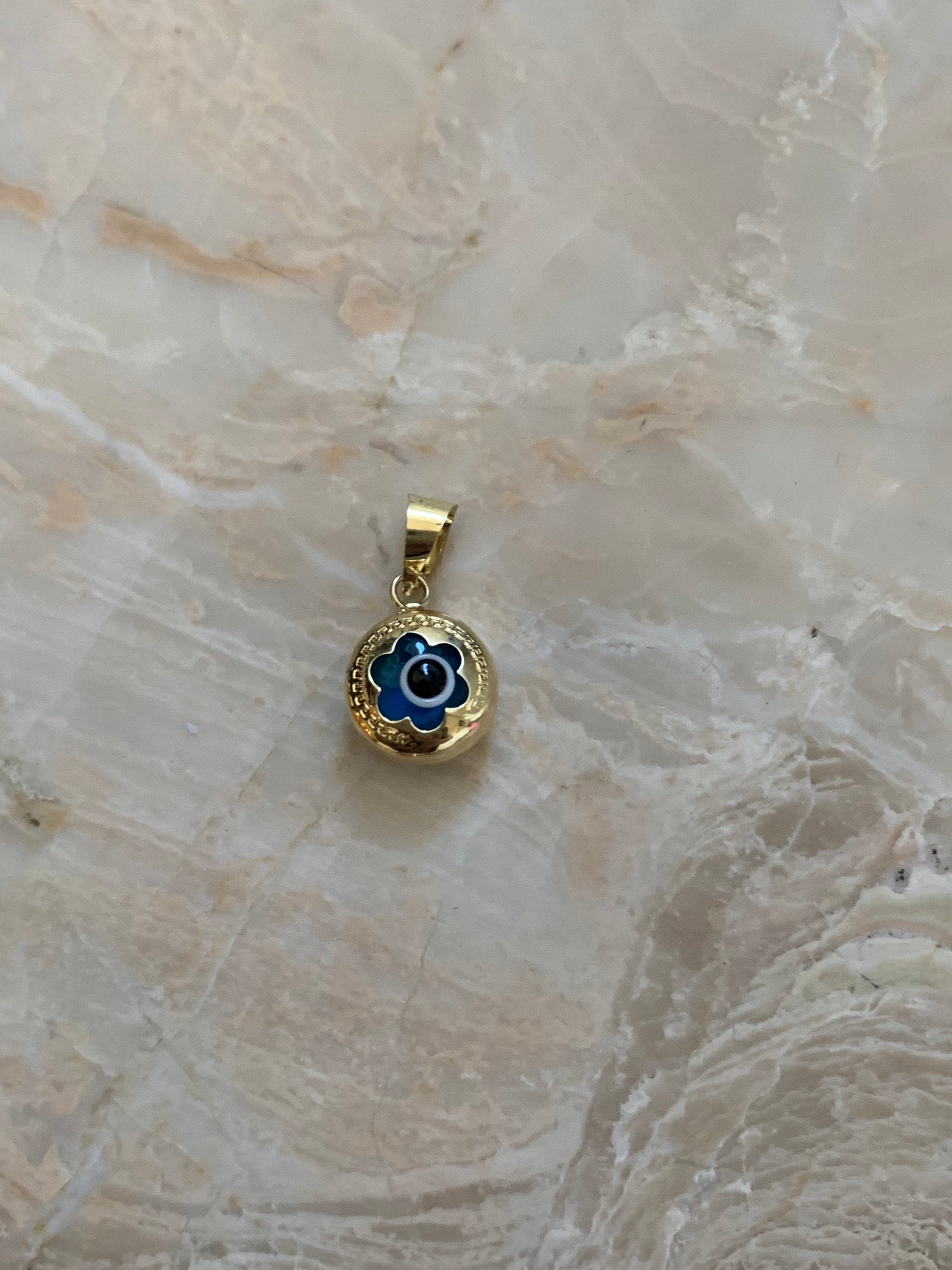 14K Pretty Yellow Gold Circle Evil Eye Pendant 0.90 Grams