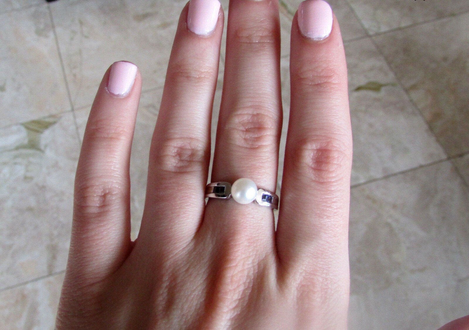 14K Pretty White Gold Ring With Pearl And Iolite Gemstones 2.4 Grams