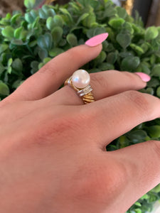 14K Pretty Two Tone Gold Ladies Pearl Ring with etched design