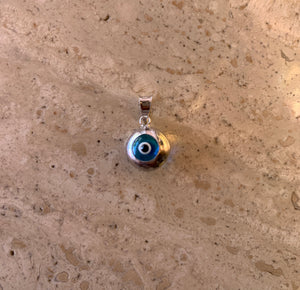 14K Pretty White Gold Circle Evil Eye Pendant 0.90 Grams