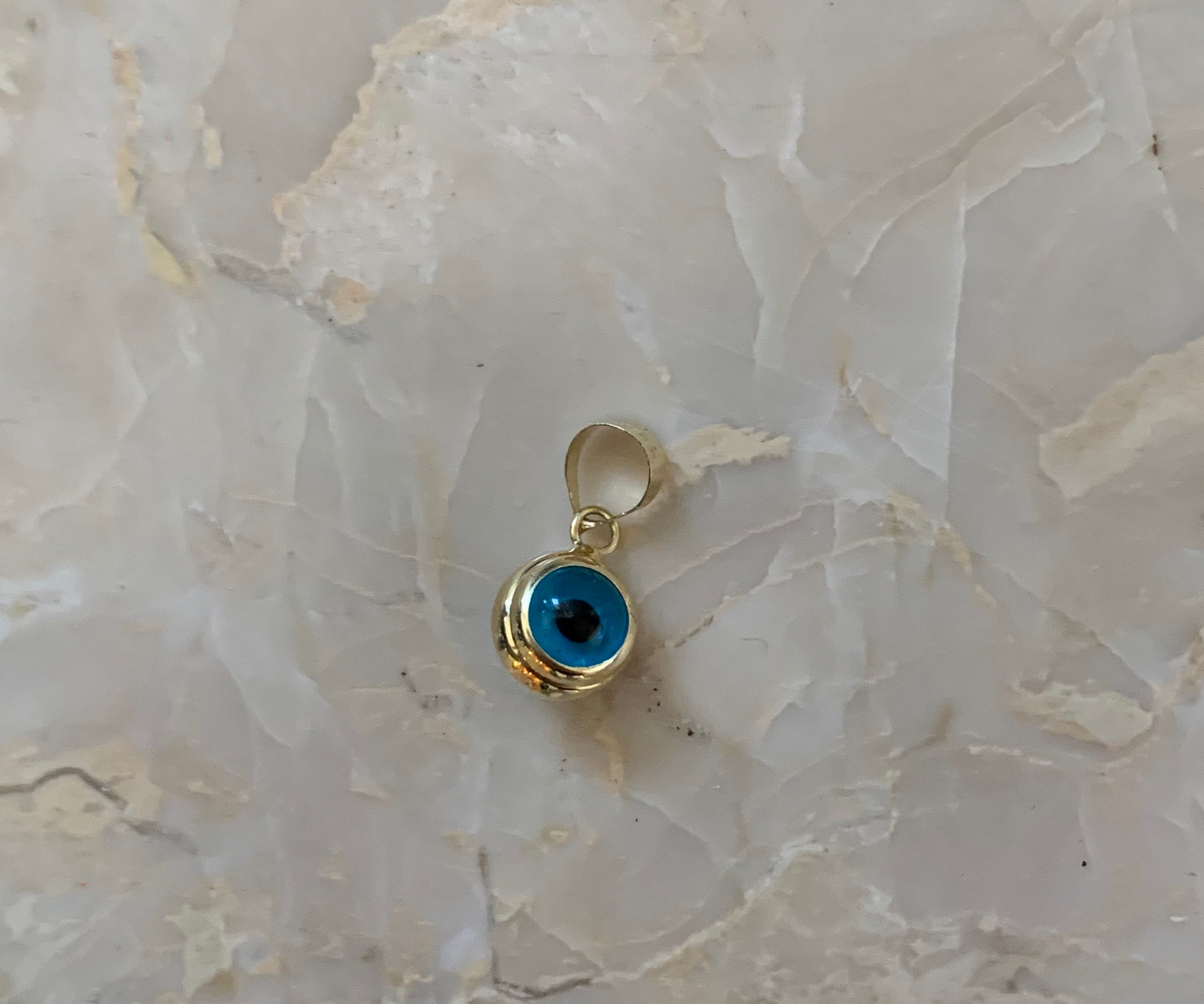 14K Pretty Yellow Gold Small Circle Evil Eye Pendant Grams