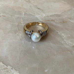 14K Pretty Two Tone Gold Ladies Pearl Ring with around Diamonds 0.12 cts