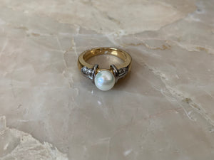 14K Pretty Two Tone Gold Ladies Pearl Ring with around Diamonds 0.12 cts