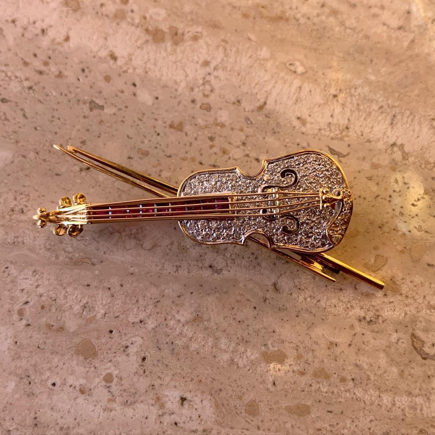 18K Yellow Gold Beautiful Violin Pendant with 1.90 cts round diamonds and 0.75 cts Ruby Gemstones