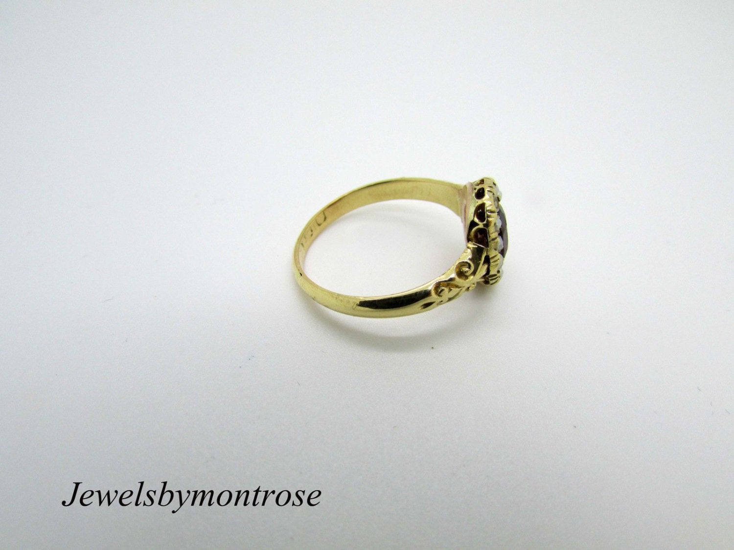 14K Pretty Yellow Gold Antique Garnet Ring with Pearls 3.6 Grams